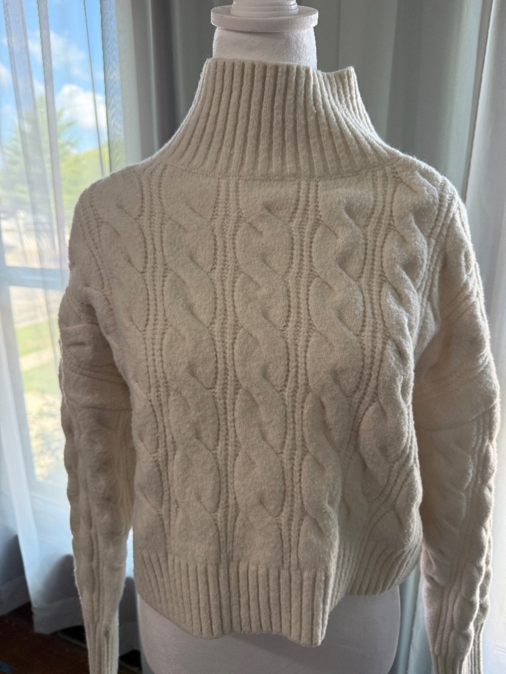 Express Cropped White Cable Knit Turtleneck Sweater Size M